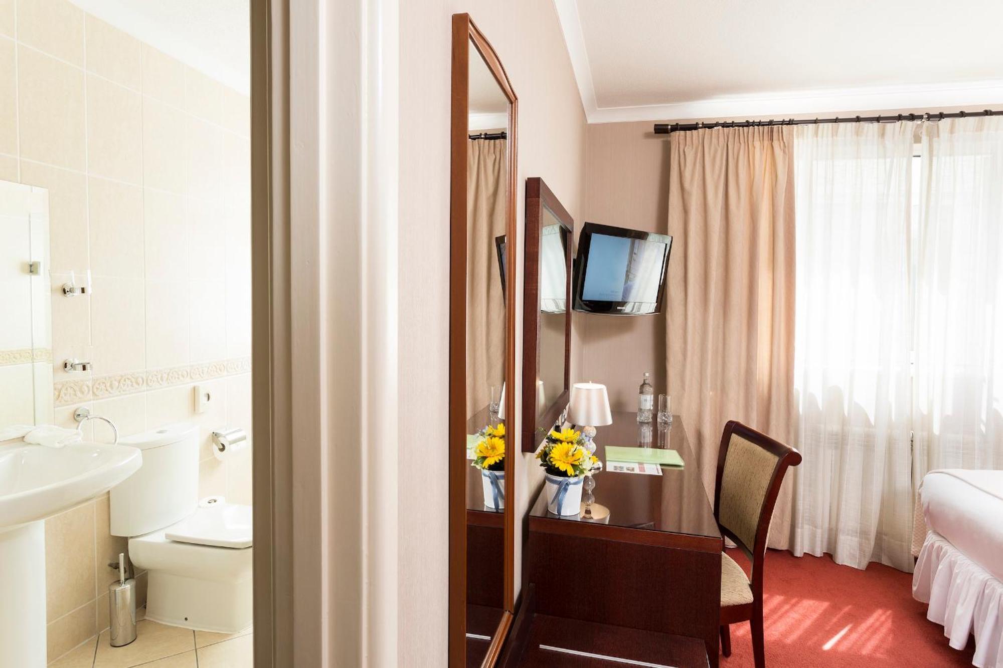 Hotel Savoy Saint Helier Екстер'єр фото