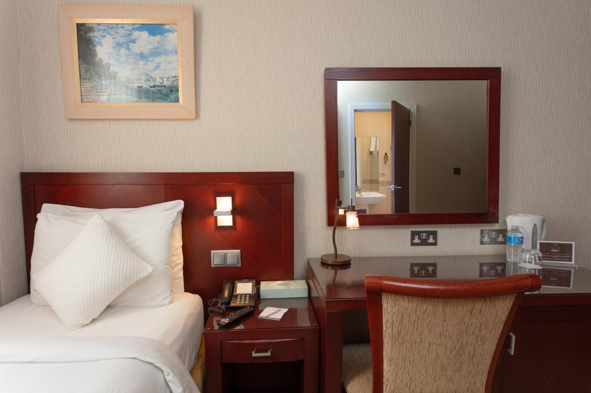 Hotel Savoy Saint Helier Екстер'єр фото